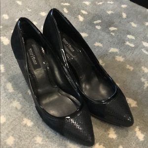 Suede & leather black pumps w/ patent leather trim